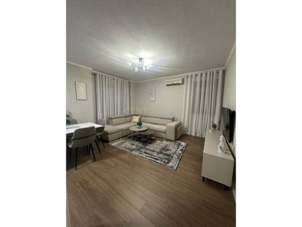 Tirane, jepet me qera apartament 1+1 Kati 4, 78 m² 800 € (sheshi skenderbeu)