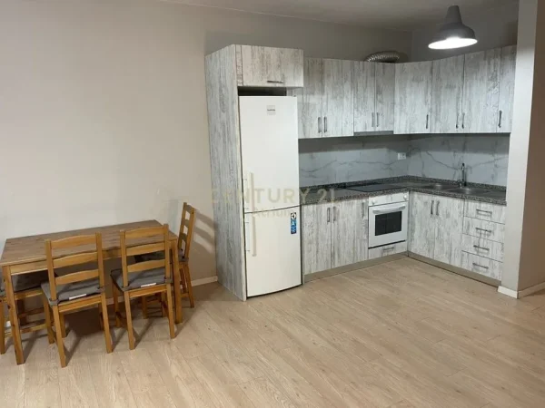 Tirane, jepet me qera apartament 1+1+Ballkon Kati 2, 70 m² 640 € (materniteti ri)