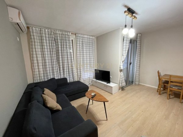 Tirane, jepet me qera apartament 1+1+Ballkon Kati 2, 70 m² 640 € (materniteti ri)