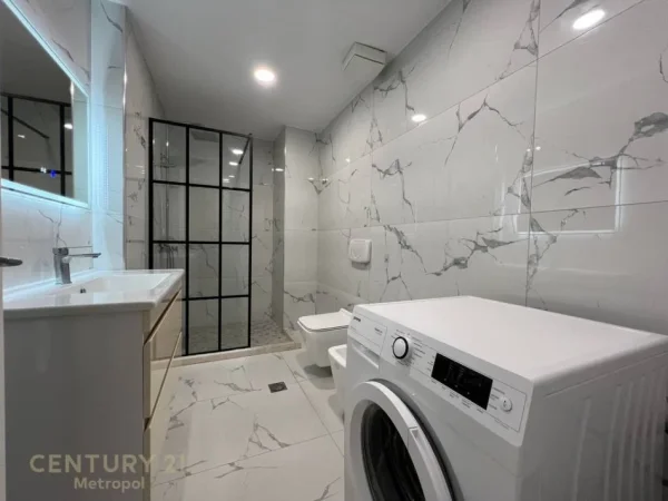 Tirane, jepet me qera apartament 2+1+Ballkon Kati 6, 78 m² 625 € (kodra e diellit)