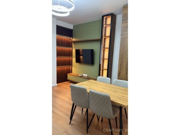 Tirane, jepet me qera apartament 1+1 Kati 2, 54 m² 750 € (komuna e parisit)