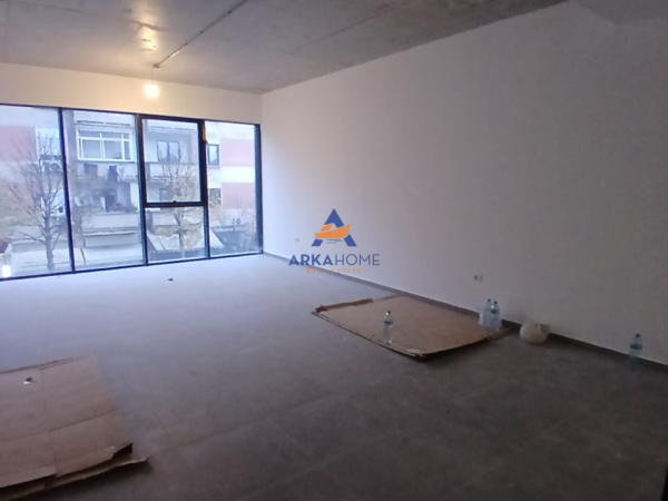 Tirane, jepet me qera ambjent biznesi Kati 2, 50 m² 1.300 € 