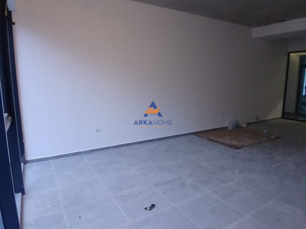 Tirane, jepet me qera ambjent biznesi Kati 2, 50 m² 1.300 € 