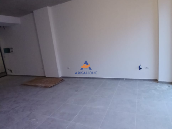 Tirane, jepet me qera ambjent biznesi Kati 2, 50 m² 1.300 € 