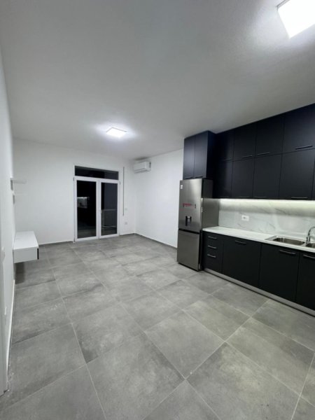 Tirane, jepet me qera apartament 1+1 Kati 2, 70 m² 400 € (5 Maji)