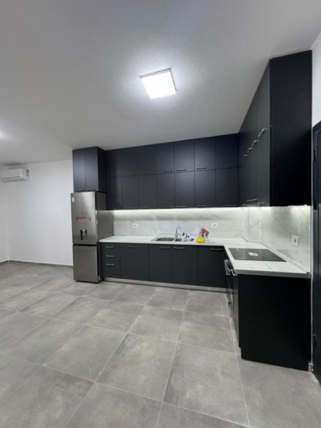 Tirane, jepet me qera apartament 1+1 Kati 2, 70 m² 400 € (5 Maji)