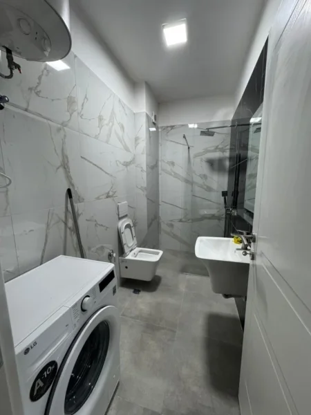 Tirane, jepet me qera apartament 1+1 Kati 2, 70 m² 400 € (5 Maji)