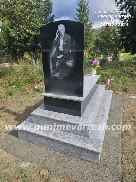 Tirane, ofroj Punime Varresh Me Portet Te Gdhendur - Varr Graniti I Zi