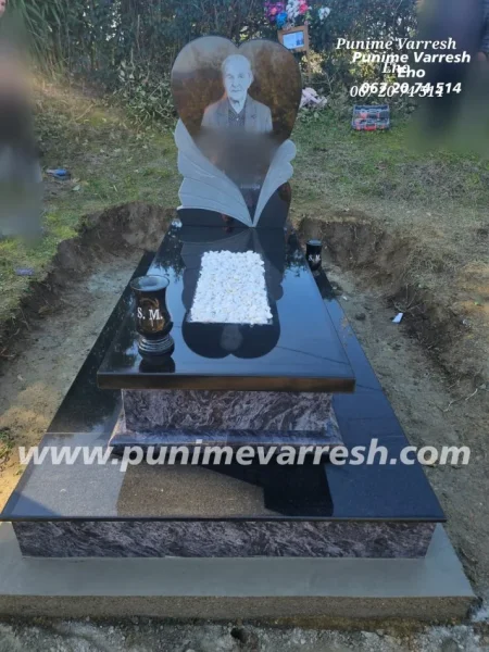 Tirane, ofroj Punime Varresh Me Portet Te Gdhendur - Varr Graniti I Zi