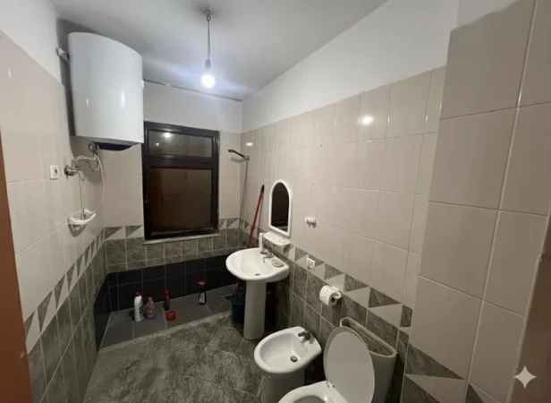 Tirane, shitet 1+1+Ballkon Kati 2, 73 m² 109.500 € (astir)