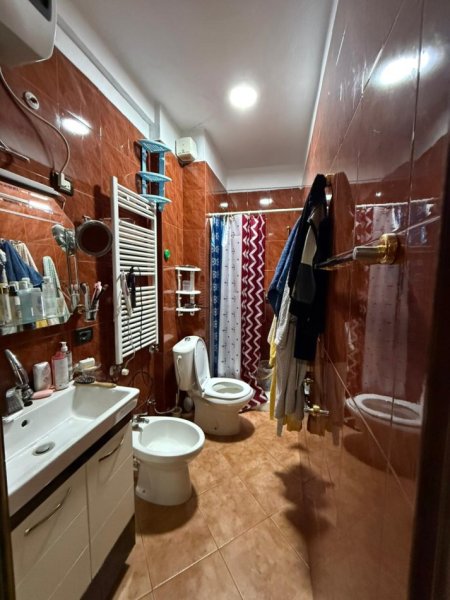 Tirane, jepet me qera apartament 2+1+Ballkon Kati 2, 95 m² 850 € (Rruga e Durrësit)