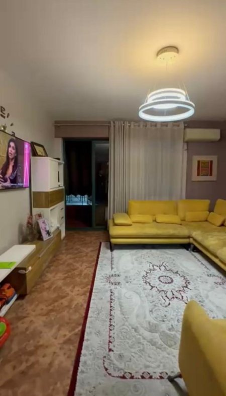 Tirane, jepet me qera apartament 2+1+Ballkon Kati 2, 95 m² 850 € (Rruga e Durrësit)