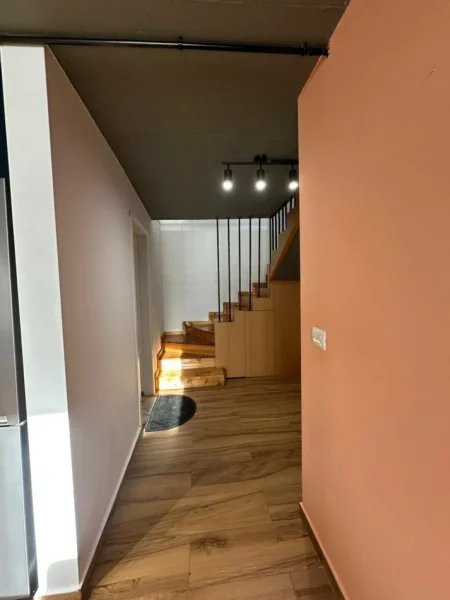 Tirane, shitet apartament duplex Dublex , 111 m² 170.000 € (Perballe Spitalit Amerikan 3)