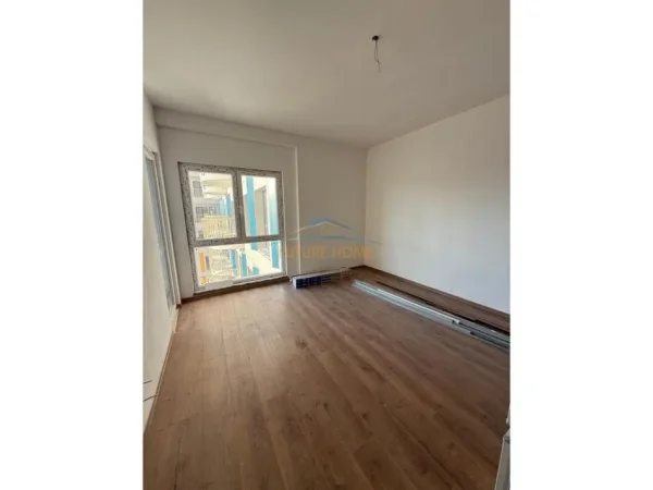Tirane, jepet me qera apartament 1+1 Kati 7, 61 m² 600 € (Zogu i Zi,Tirane)