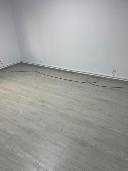 Tirane, jepet me qera ambjent biznesi Kati 1, 100 m² 800 € (Përballë Delijorgji)