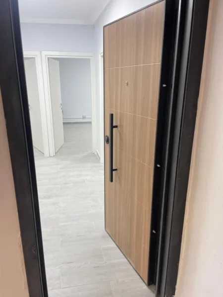 Tirane, jepet me qera ambjent biznesi Kati 1, 100 m² 800 € (Përballë Delijorgji)