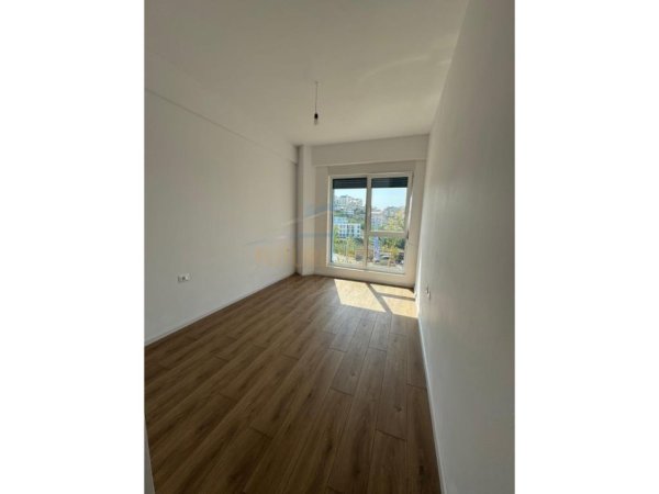 Tirane, jepet me qera apartament 2+1+Parkim , 118 m² 450 € (Rruga Dalip Topi,Rezidenca OxA)