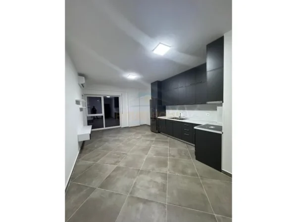 Tirane, jepet me qera apartament 1+1 Kati 3, 69 m² 420 € 