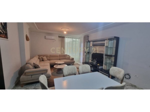 Tirane, jepet me qera apartament 2+1 Kati 5, 95 m² 550 € 