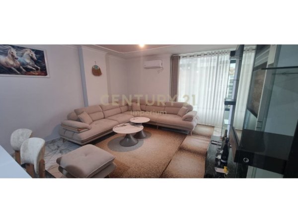 Tirane, jepet me qera apartament 2+1 Kati 5, 95 m² 550 € 