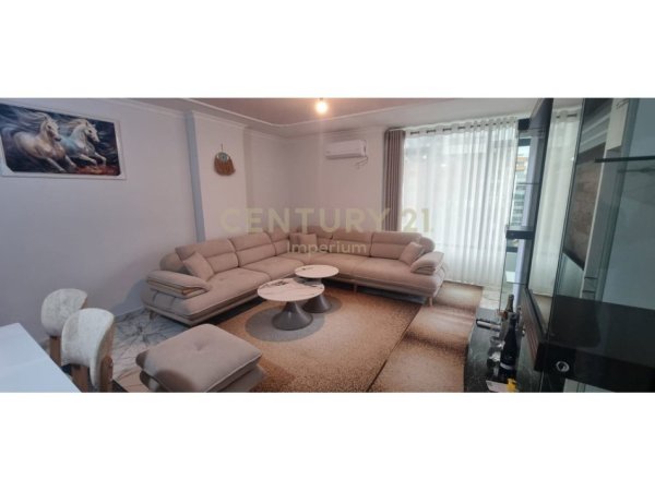 Tirane, jepet me qera apartament 2+1 Kati 5, 95 m² 550 € 