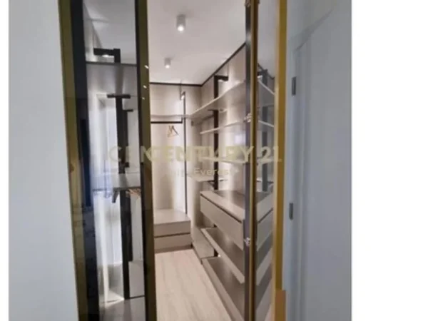 Tirane, jepet me qera apartament 1+1 Kati 8, 70 m² 900 € 