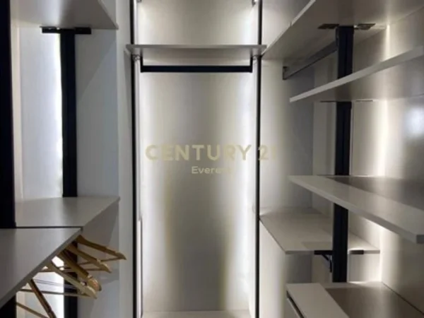 Tirane, jepet me qera apartament 1+1 Kati 8, 70 m² 900 € 