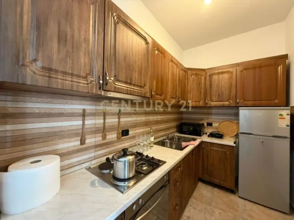 Tirane, jepet me qera apartament 2+1 Kati 6, 100 m² 900 € 