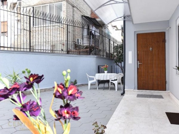 Tirane, jepet me qera apartament 1+1 Kati 3, 70 m² 500 € 