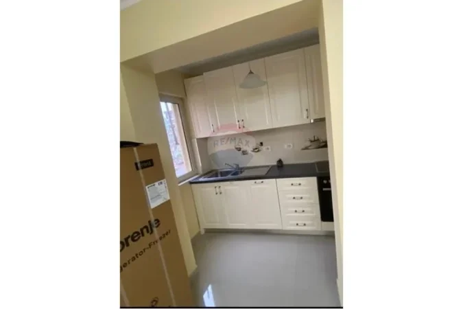 Tirane, jepet me qera apartament 2+1 Kati 4, 450 € (martenitet i ri)