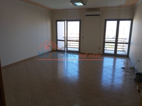 Tirane, jepet me qera zyre Kati 6, 106 m² 800 € (Zogu i Zi)