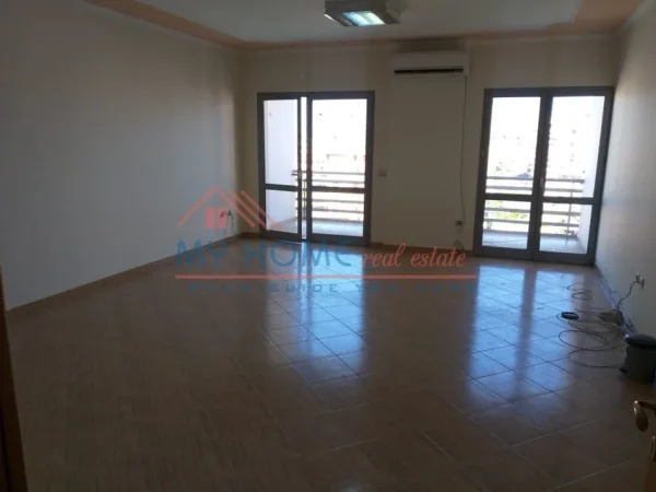 Tirane, jepet me qera zyre Kati 6, 106 m² 800 € (Zogu i Zi)