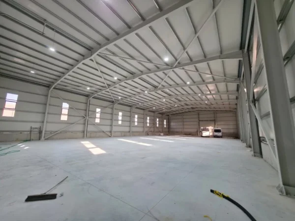 Tirane, jepet me qera magazine Kati 0, 1.200 m² 45.000 € (Rinas)