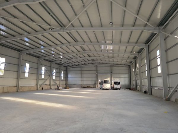 Tirane, jepet me qera magazine Kati 0, 1.200 m² 45.000 € (Rinas)