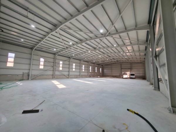 Tirane, jepet me qera magazine Kati 0, 1.200 m² 45.000 € (Rinas)