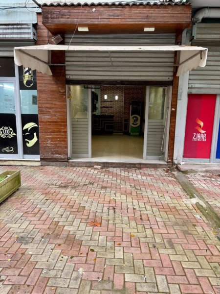 Tirane, shitet dyqan Kati 0, 37 m² 75.000 € (3 Deshmoret)