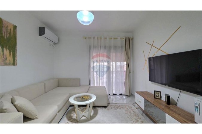 Vlore, jepet me qera apartament 1+1 Kati 7, 65 m² 300 € (Lef Sallata, pranë Shkollës së Muzikës)
