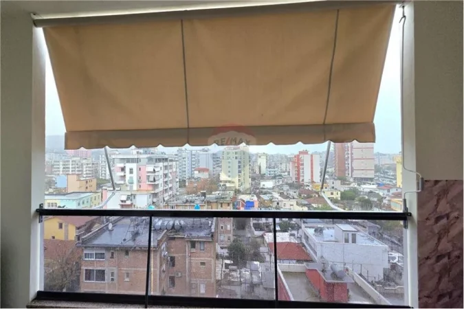 Vlore, jepet me qera apartament 1+1 Kati 7, 65 m² 300 € (Lef Sallata, pranë Shkollës së Muzikës)