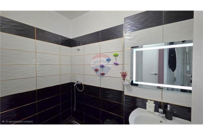 Vlore, jepet me qera apartament 1+1 Kati 7, 65 m² 300 € (Lef Sallata, pranë Shkollës së Muzikës)