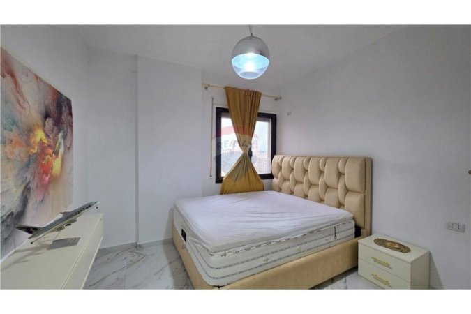 Vlore, jepet me qera apartament 1+1 Kati 7, 65 m² 300 € (Lef Sallata, pranë Shkollës së Muzikës)