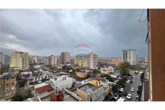 Vlore, jepet me qera apartament 1+1 Kati 7, 65 m² 300 € (Lef Sallata, pranë Shkollës së Muzikës)