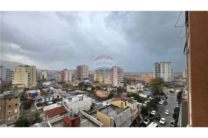 Vlore, jepet me qera apartament 1+1 Kati 7, 65 m² 300 € (Lef Sallata, pranë Shkollës së Muzikës)