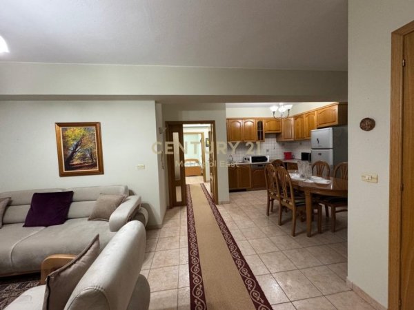 Tirane, jepet me qera apartament 2+1 Kati 5, 106 m² 750 € (TIRANES SE RE)