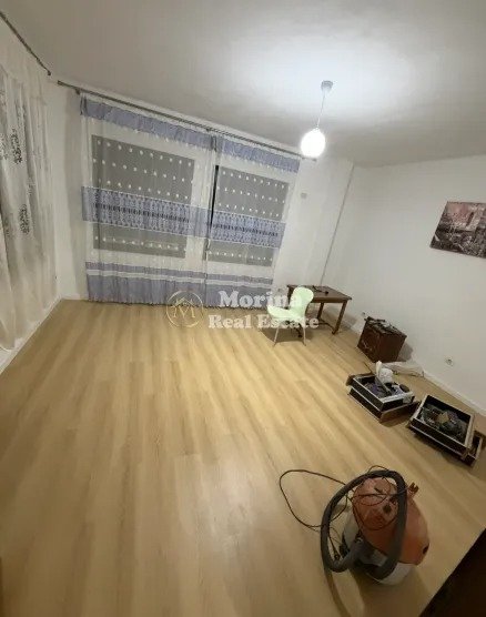 Tirane, jepet me qera shtepi 2+1 Kati 3, 135 m² 320 € (Babrru)