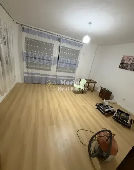 Tirane, jepet me qera shtepi 2+1 Kati 3, 135 m² 320 € (Babrru)