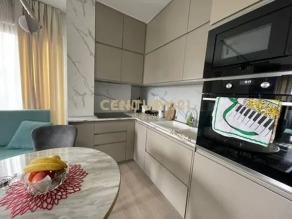 Tirane, jepet me qera apartament 1+1 Kati 8, (Zogu i Parë)