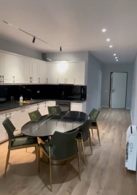 Tirane, jepet me qera apartament 2+1+Ballkon Kati 5, 110 m² 1.500 € (Liqeni i Thate)