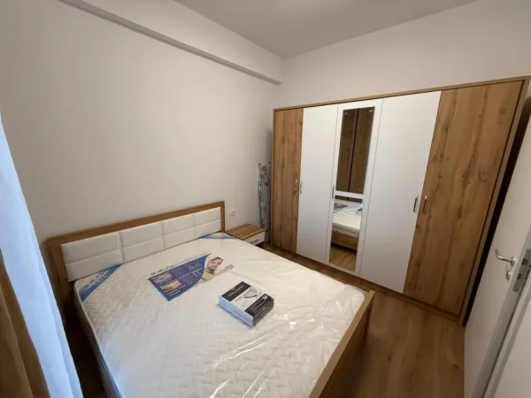 Tirane, jepet me qera apartament 1+1 Kati 3, 69 m² 700 € 
