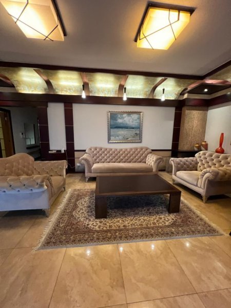 Tirane, jepet me qera apartament 3+1+Ballkon Kati 9, 196 m² 2.200 € (Bulevardi Bajram Curri)