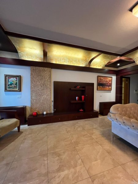 Tirane, jepet me qera apartament 3+1+Ballkon Kati 9, 196 m² 2.200 € (Bulevardi Bajram Curri)